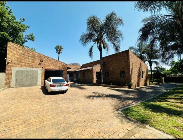 6 BEDROOM HOUSE FOR SALE IN PARKHILL GARDENS